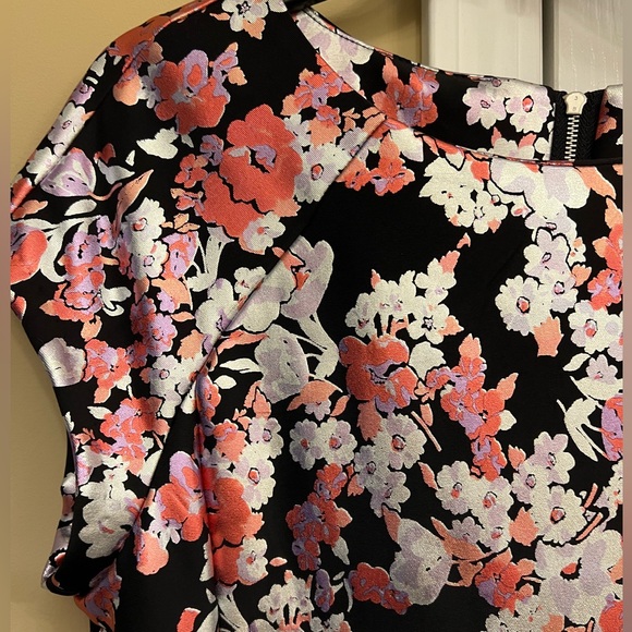 ECI New with Tags stunning body con dress. Black & metallic tone floral pattern - Picture 2 of 5